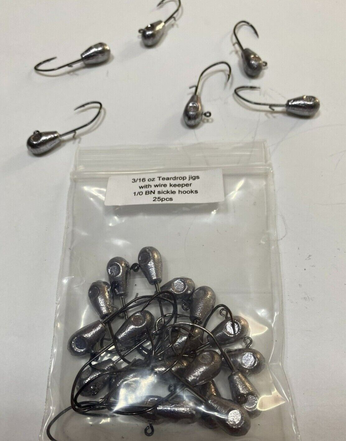 Tear Drop jigs with wire keeper. 1/8oz,3/16oz and 1/4oz 25 pcs